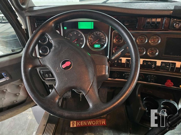 2016-kenworth-t800-image-10