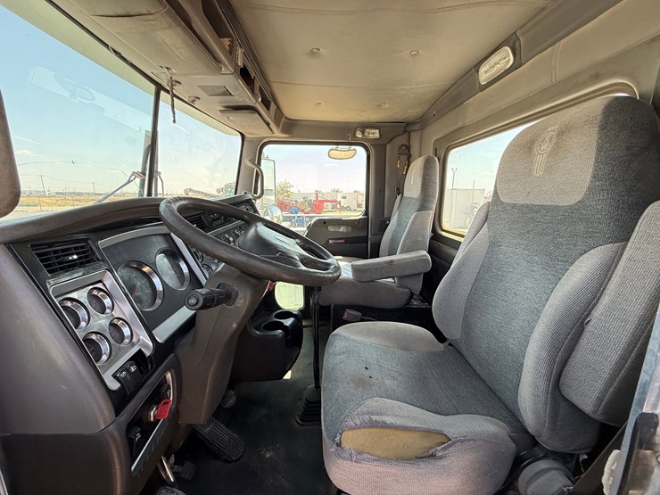 2009-kenworth-t800-image-17