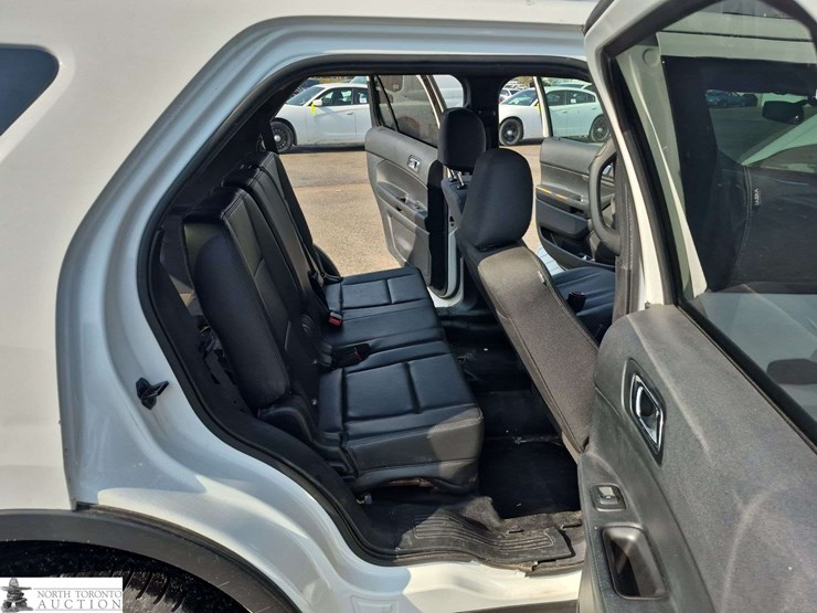 2018-ford-explorer-image-26
