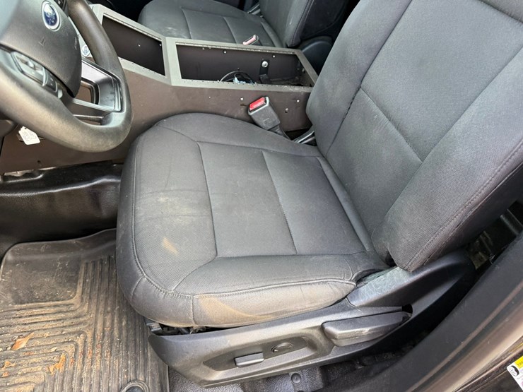 2020-ford-explorer-image-51