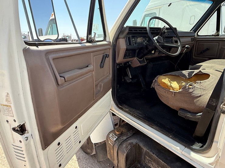 1998-ford-f800-image-17