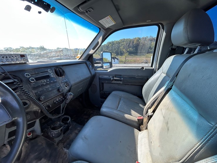 2012-ford-f550-image-9