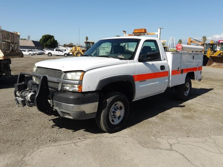 2003-chevrolet-silverado-2500-image-2