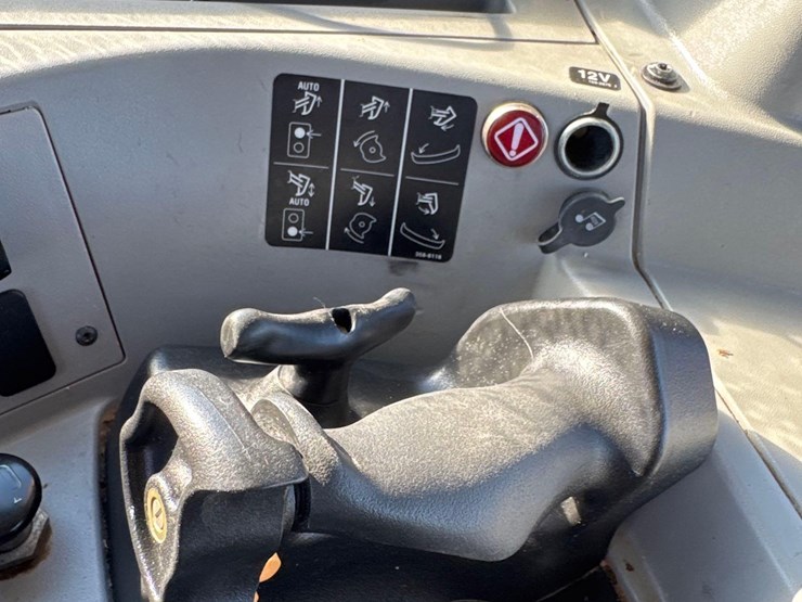 2019-caterpillar-d8t-image-36