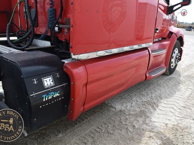 2014-peterbilt-579-image-22