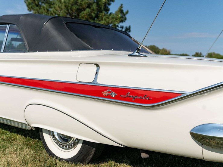 1961-chevrolet-impala-convertible-unrestored-original-image-54