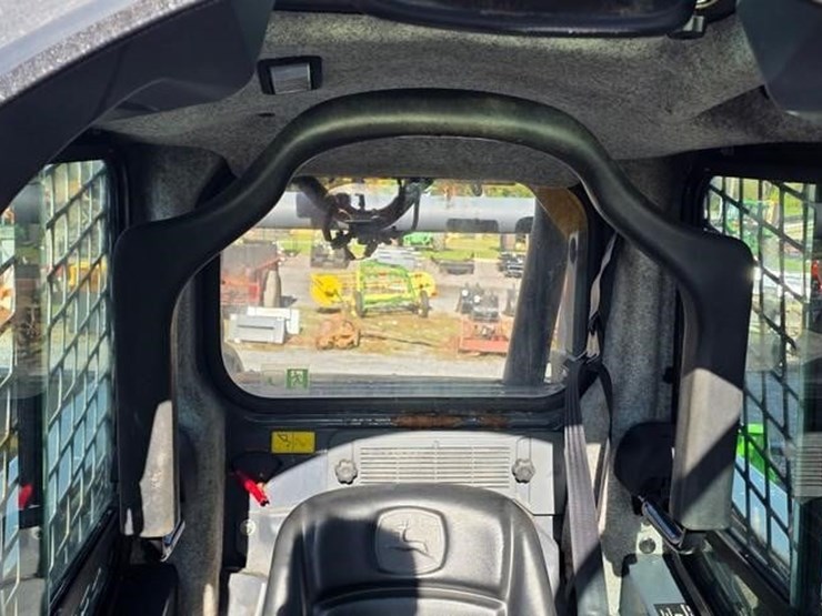2015-deere-326e-image-45