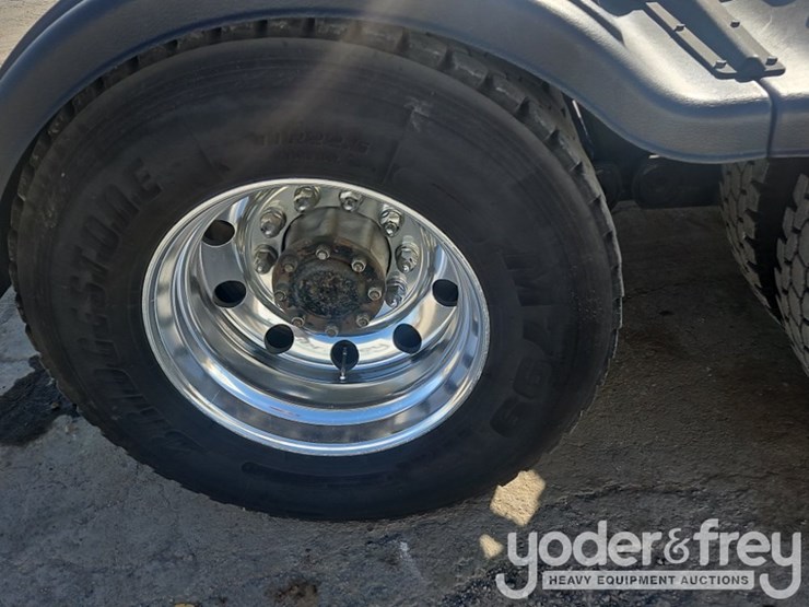 2016-kenworth-w900-image-15