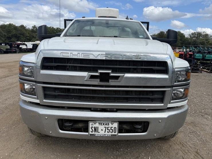2022-chevrolet-6500-image-2