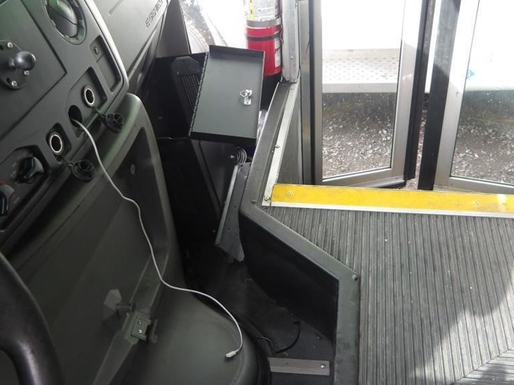 2017-ford-e450-image-25