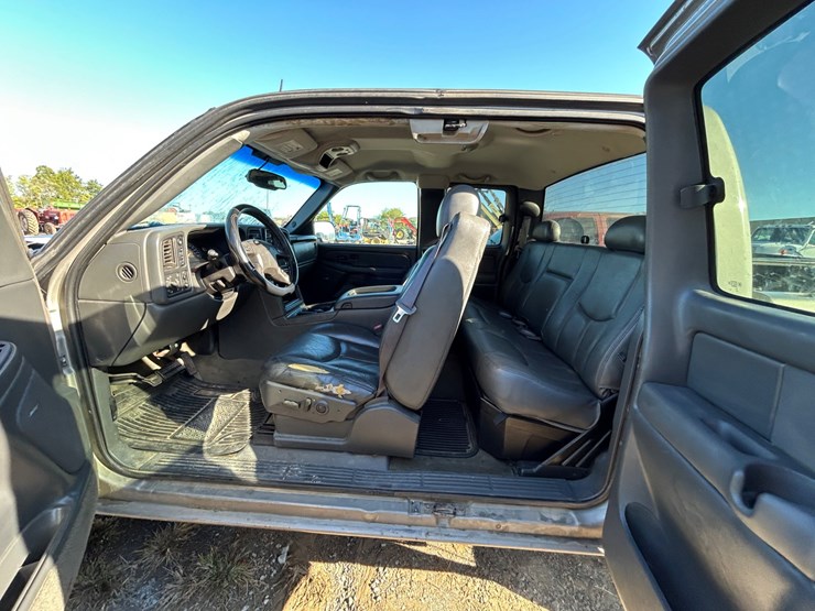 2004-chevrolet-1500-image-11