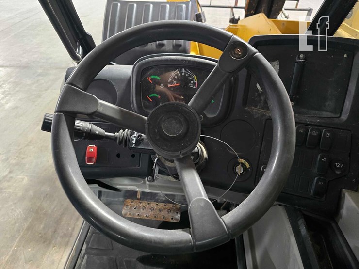 2018-caterpillar-tl1055d-image-14