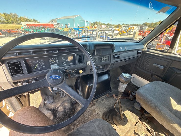 ford-f800-image-7