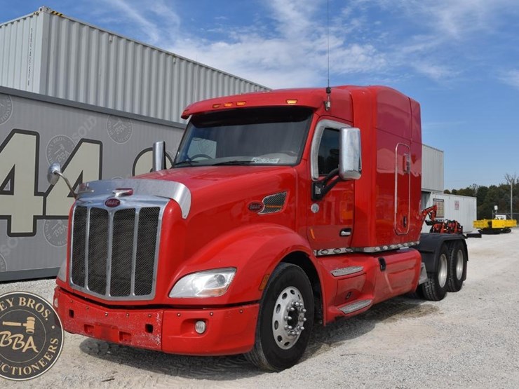 2014-peterbilt-579-image-1