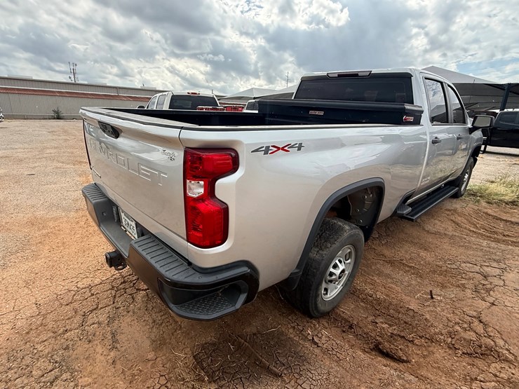 2021-chevrolet-silverado-2500hd-image-4