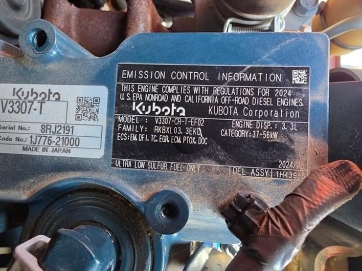 2025-kubota-ssv75-image-40