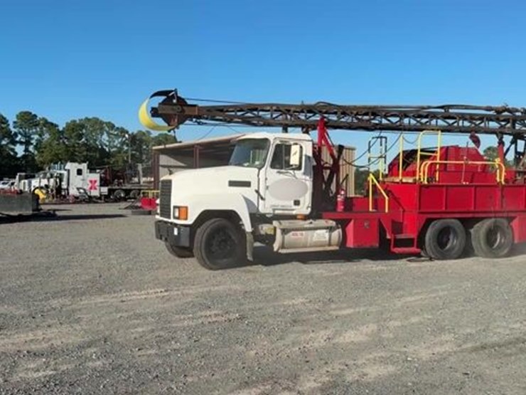 2001-mack-ch613-image-1