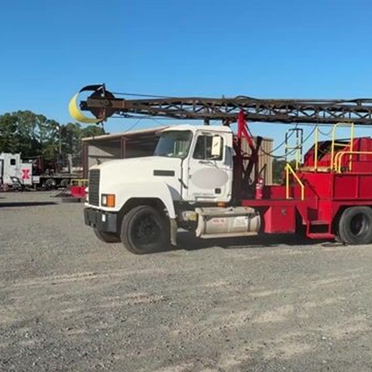 2001 MACK CH613