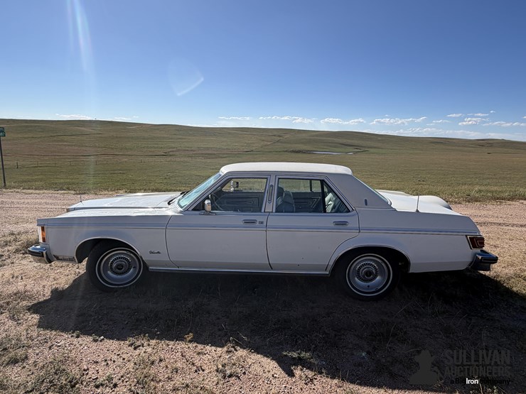 1977-lincoln-versailles-4-door-luxury-sedan-image-8