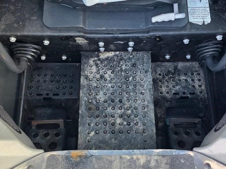 2018-bobcat-s550-image-44