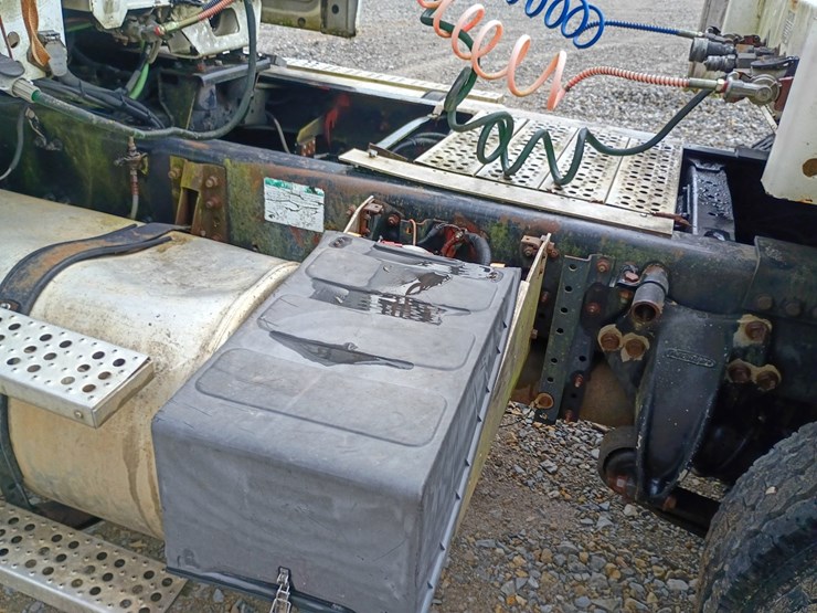 2003-freightliner-fl106-image-55
