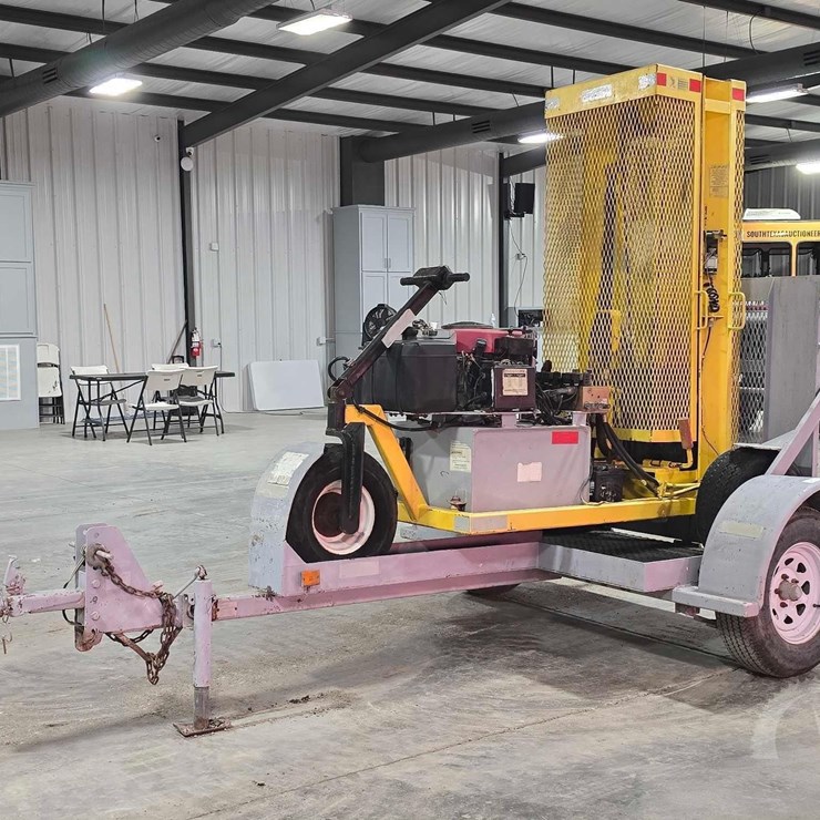TRAILER MOUNTED PAVEMENT BREAKER