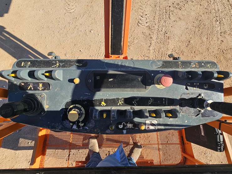 2017-jlg-m600j-image-11