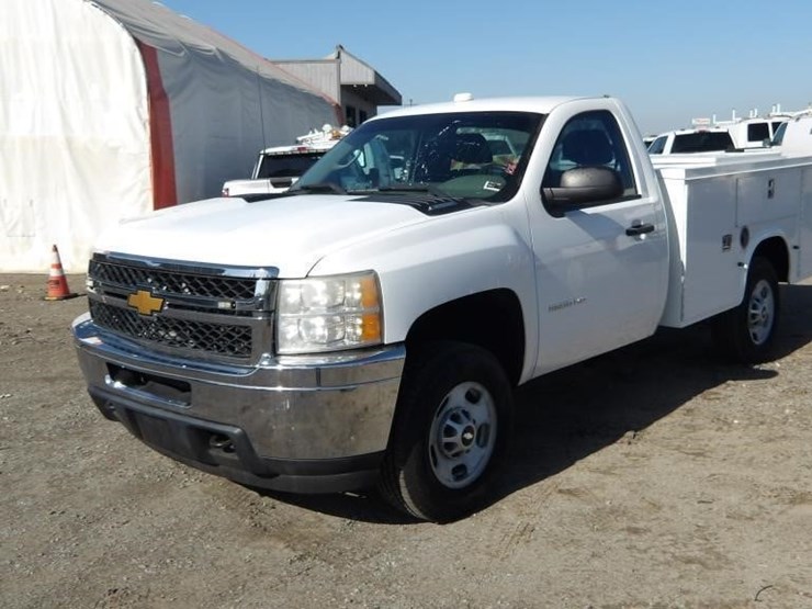 2013-chevrolet-silverado-2500-image-1