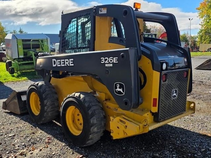 2015-deere-326e-image-3