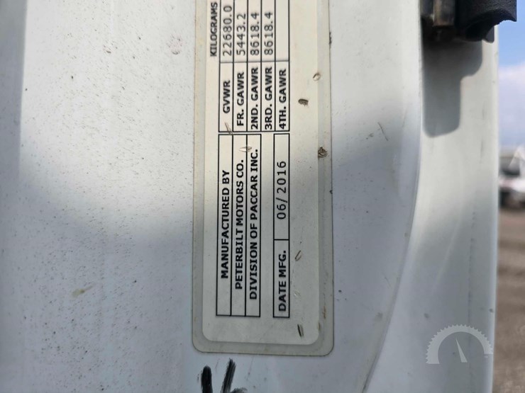 2017-peterbilt-567-image-28