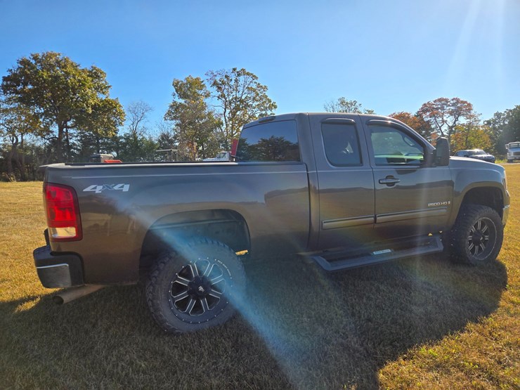 2008-gmc-sierra-2500hd-image-13