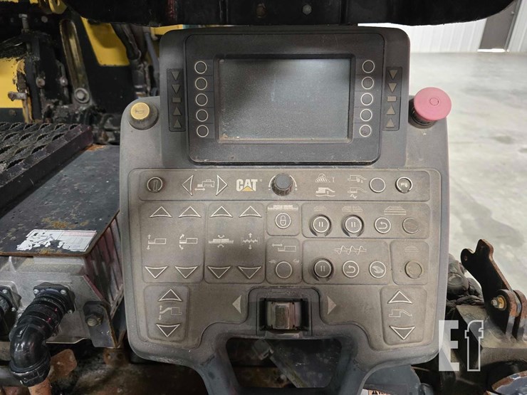 2016-caterpillar-ap-600f-image-10