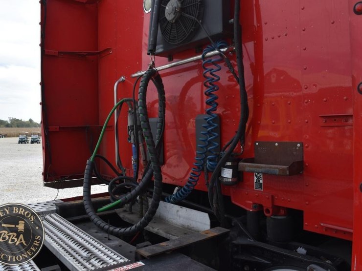 2014-peterbilt-579-image-23
