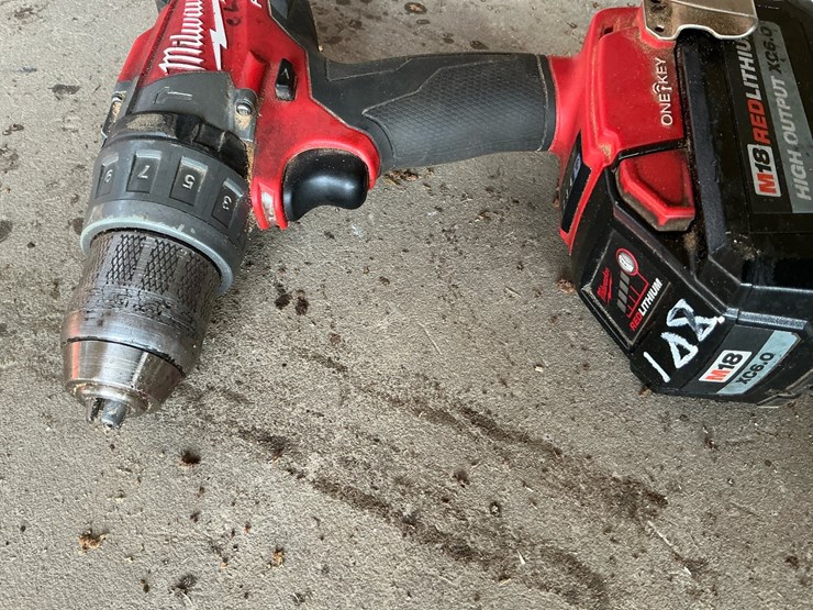 #108-•-milwaukee-m18-cordless-tool-lot:-2706-20-hammer-drill,-2646-20-grease-gun,-48-59-1808-rapid-charger-&-batteries-image-8