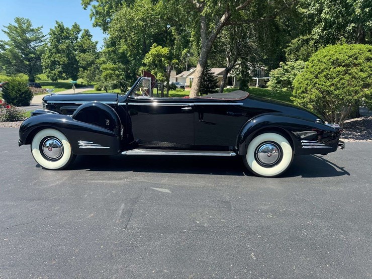 1939-cadillac-series-90-v-16-convertible-coupe-image-8