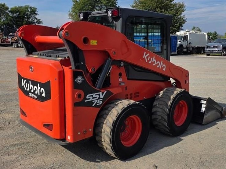 2025-kubota-ssv75-image-3