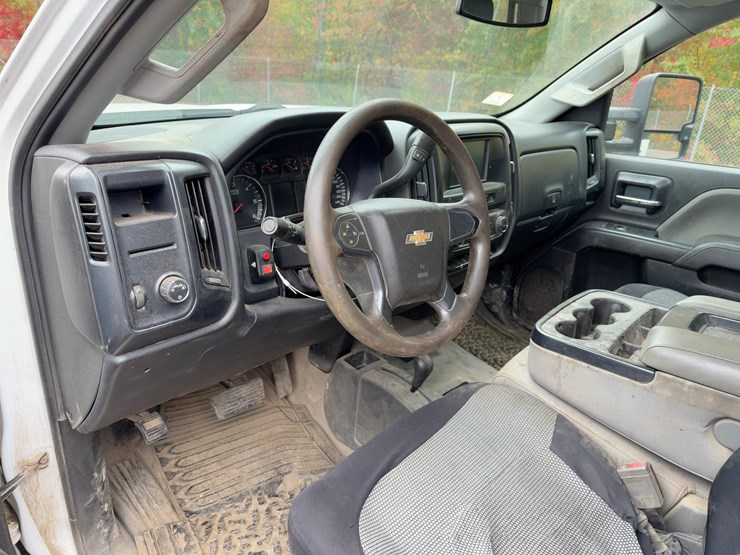 2017-chevrolet-silverado-3500hd-image-24