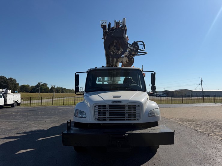 2019-freightliner-m2-106-image-3