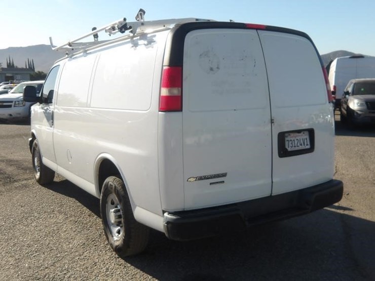 2015-utility-van-image-4
