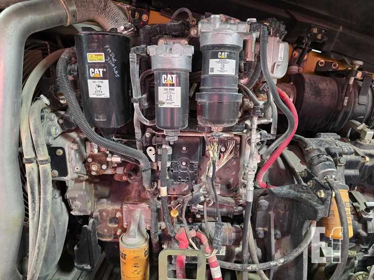 2018-caterpillar-tl1055d-image-21
