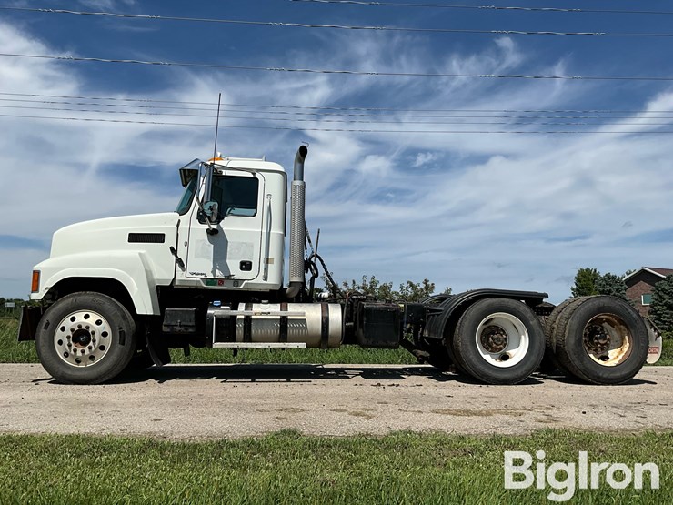 2015-mack-pinnacle-chu613-image-7