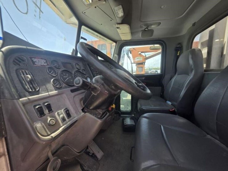 2018-peterbilt-367-image-7
