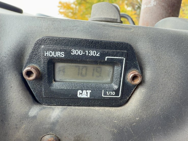 2011-caterpillar-cb64-image-22