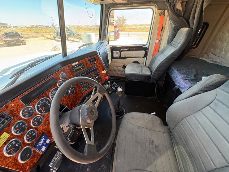 2012-western-star-4900fa-image-8