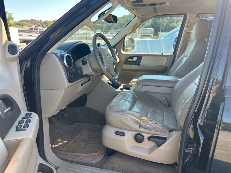 2004-ford-expedition-image-10