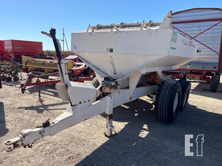 mobility-dry-fertilizer-spreader-8097-image-1
