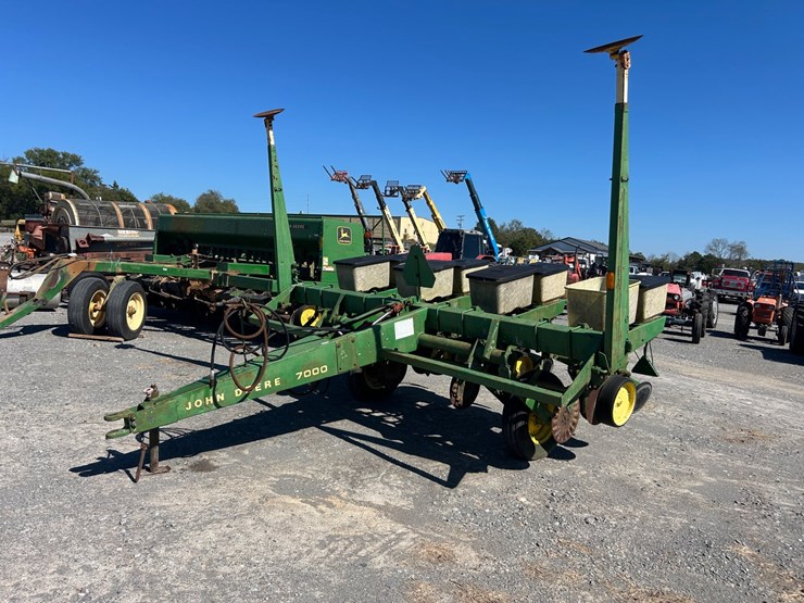 john-deere-7000-image-1