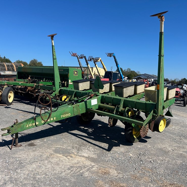 JOHN DEERE 7000