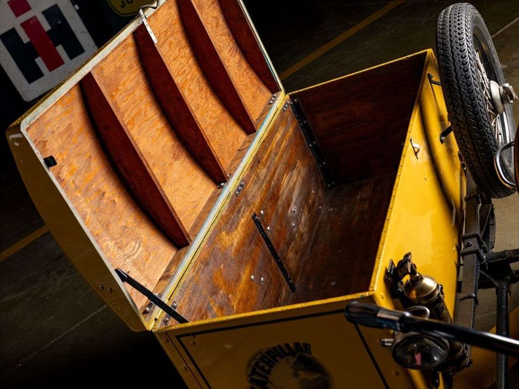 1938-harley-davidson-caterpillar-package-van-tribute-image-56