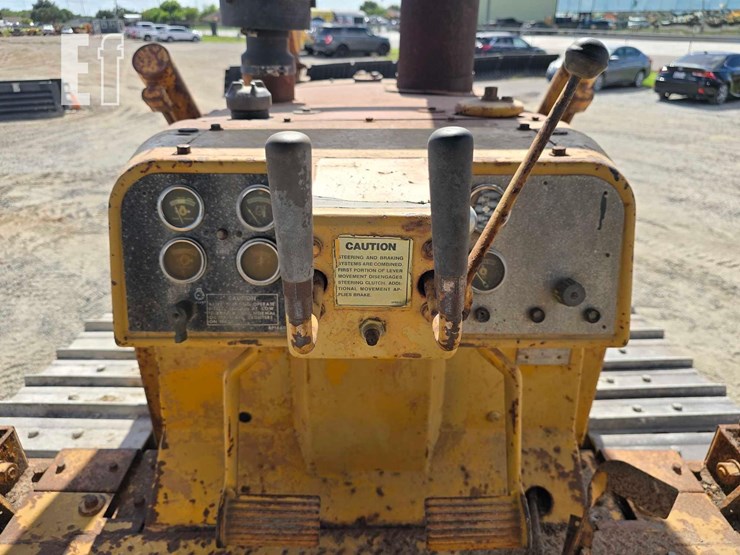 caterpillar-d6d-image-16